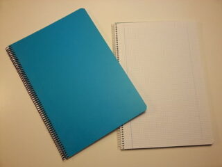 CUADERNOS DE TAPA DE POLIPROPILENO AZUL TRANSLÚCIDO